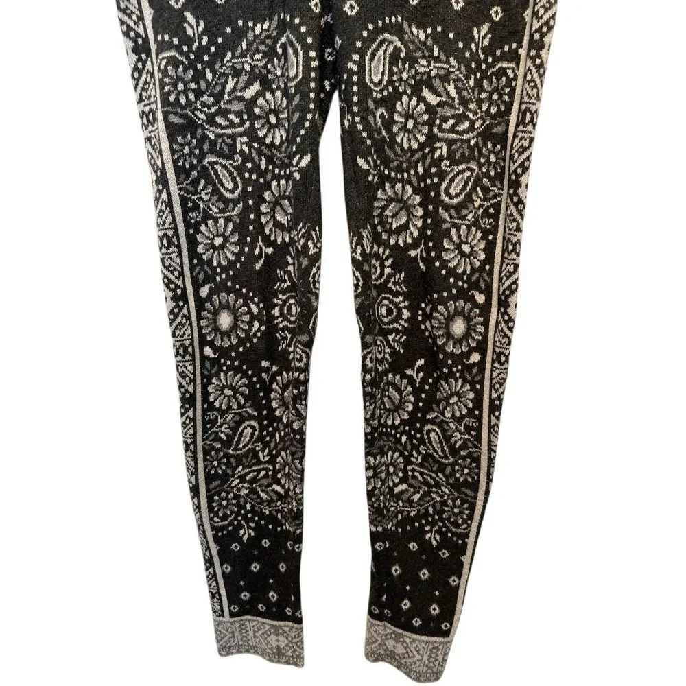 American Eagle Knit Sweater Leggings Gray Bandana Print Ahh-mazingly Soft Size M